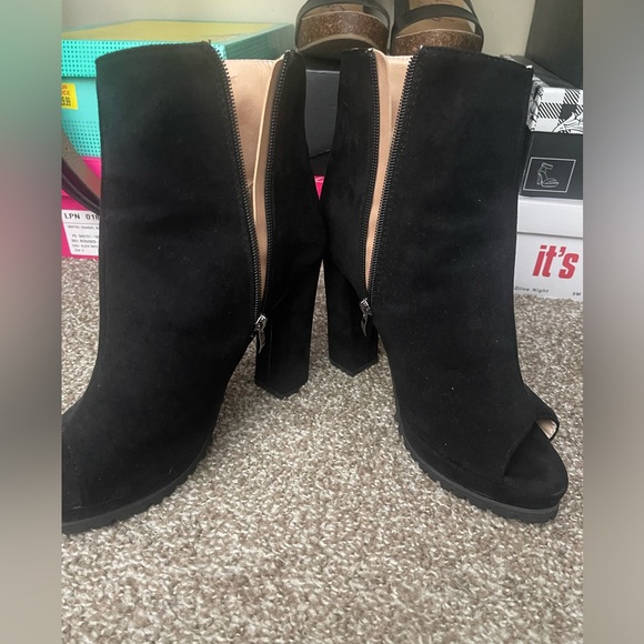 Open toe booties - Picture 3 of 5